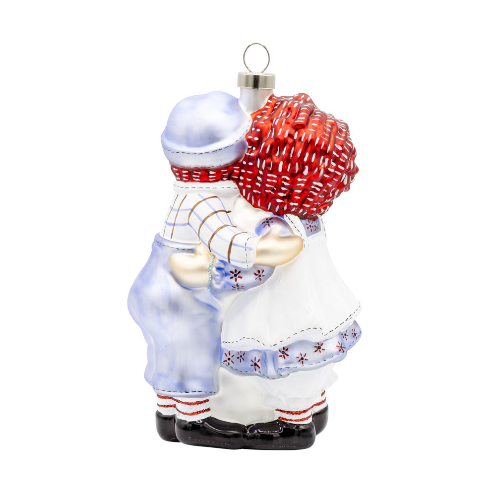 This heartwarming ornament features Raggedy Ann and Raggedy Andy hugging viewed from the back.