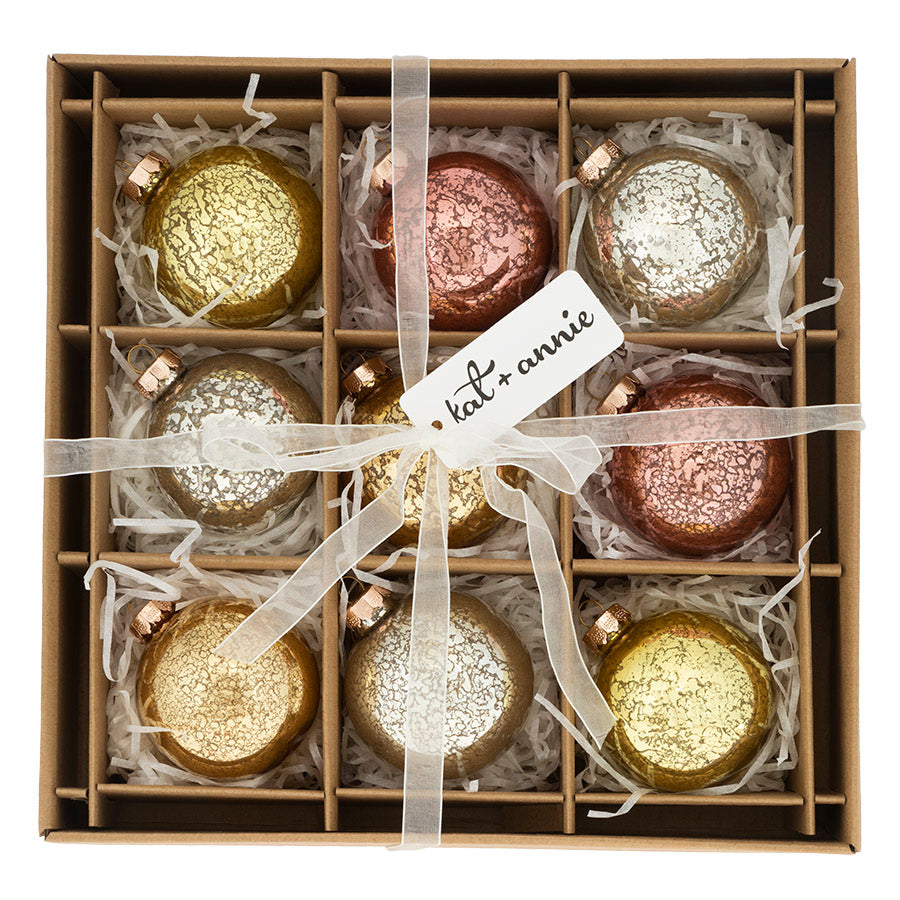 This lovely set of gold and rose gold glass ornaments sparkle with a beautiful acid finish in this 9 count bauble set. 