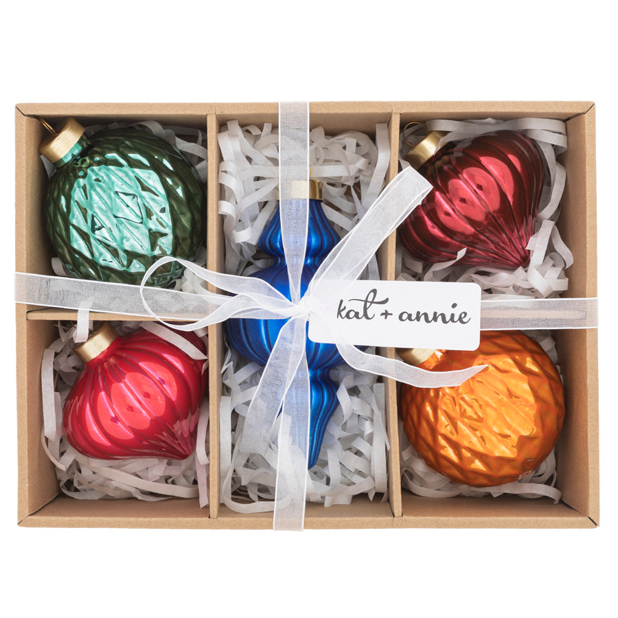 Our lovely 5 count glass ornament box set features a modern take on traditional holiday colors, no two ornaments are the same!
