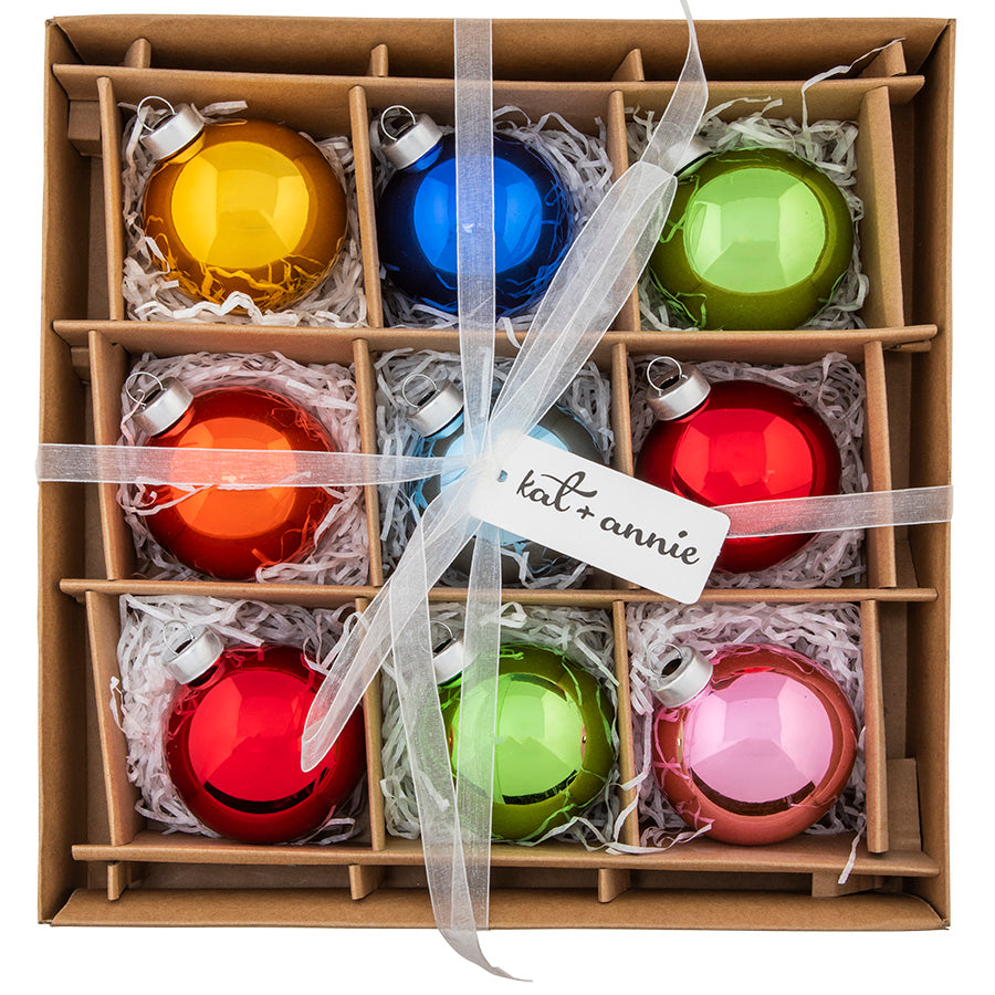 This nine-piece set of glass rounds is bold, bright and boxed for easy gifting! 