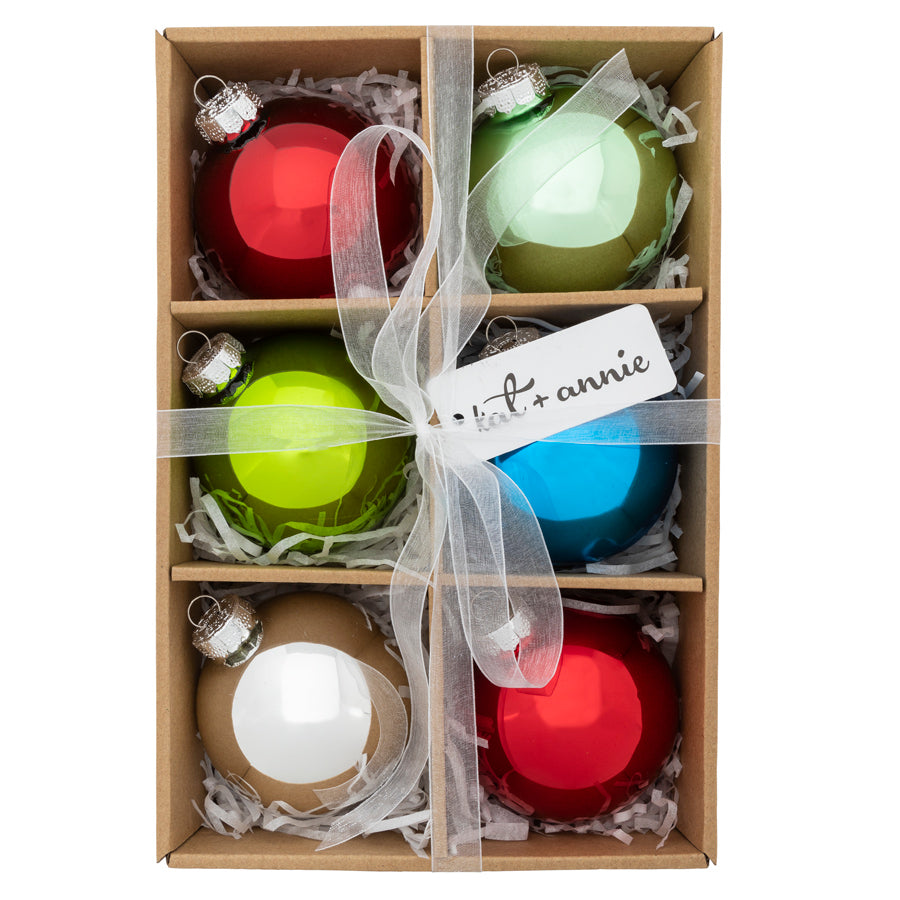 Capture the brightness of the holiday season with this six-piece boxed set in classic Christmas shades. 