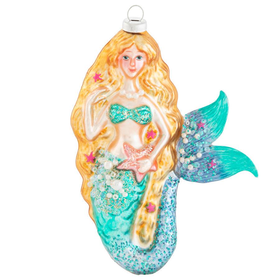 This mermaid’s beguiling smile draws you in to take a closer look at all of her sparkling details.